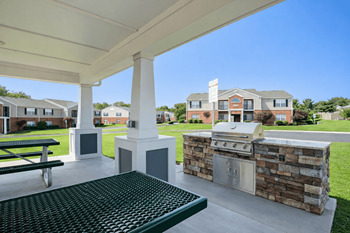 Armstrong farm outdoor picnic & grilling areas